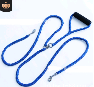 Pet supplies hand-knitted handles double-headed traction rope to pull two dogs